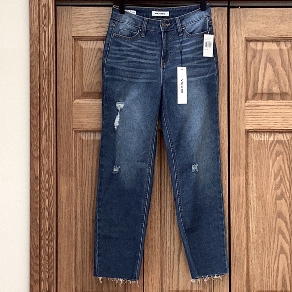 Vigoss medium wash, straight leg, cropped, distressed jeans. Women’s size 25